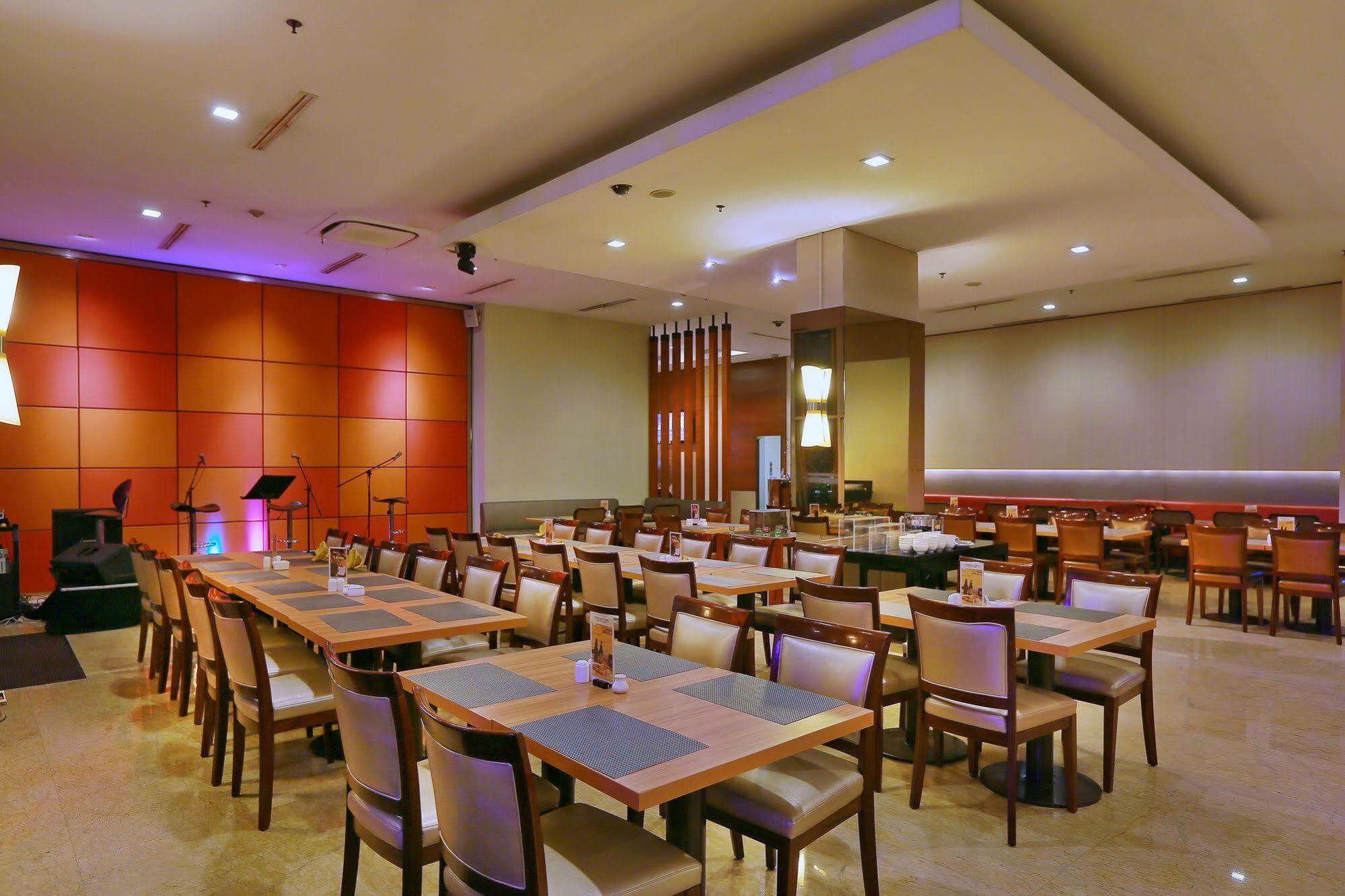 Park Hotel Cawang Yakarta Exterior foto