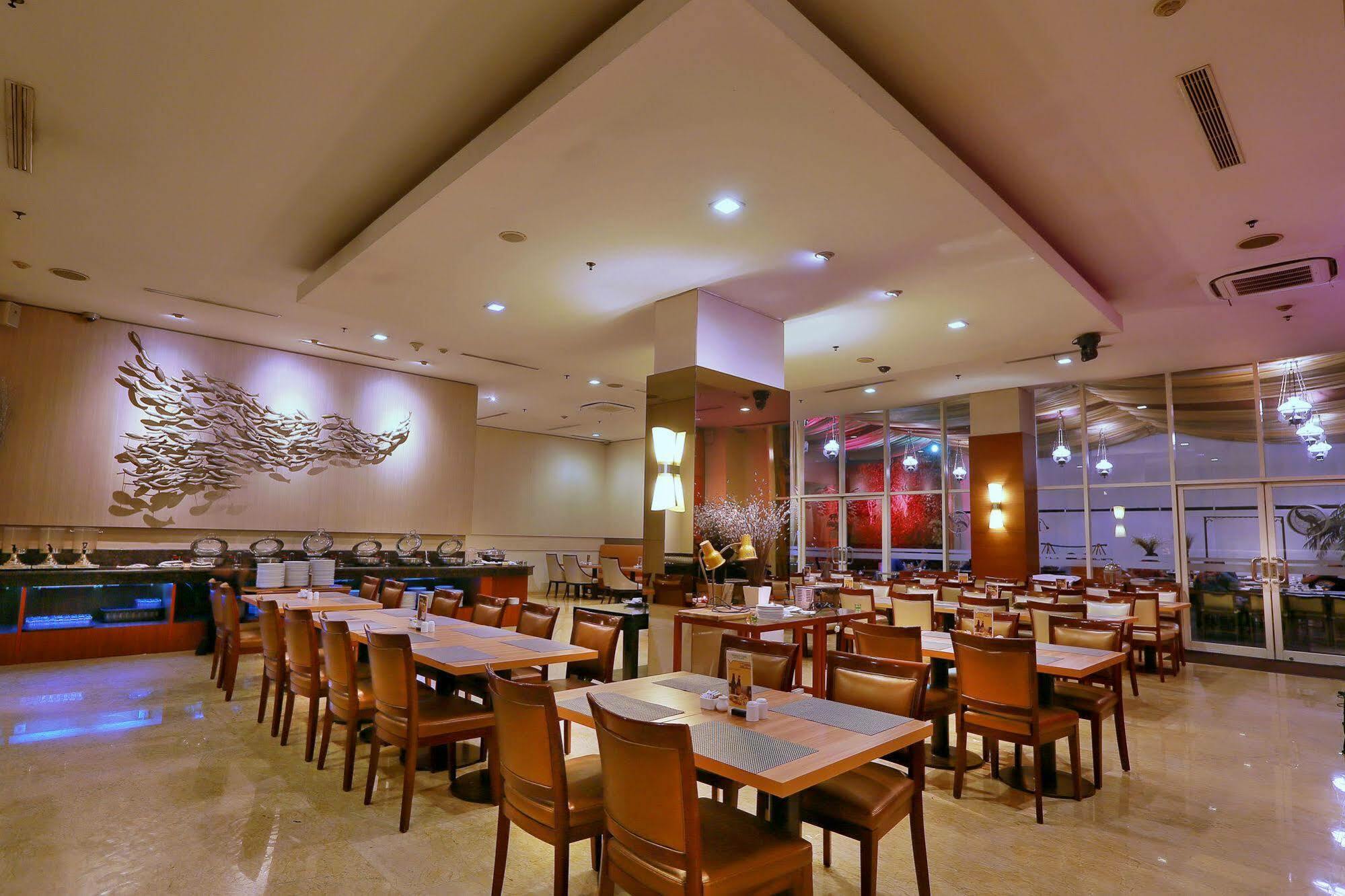 Park Hotel Cawang Yakarta Exterior foto