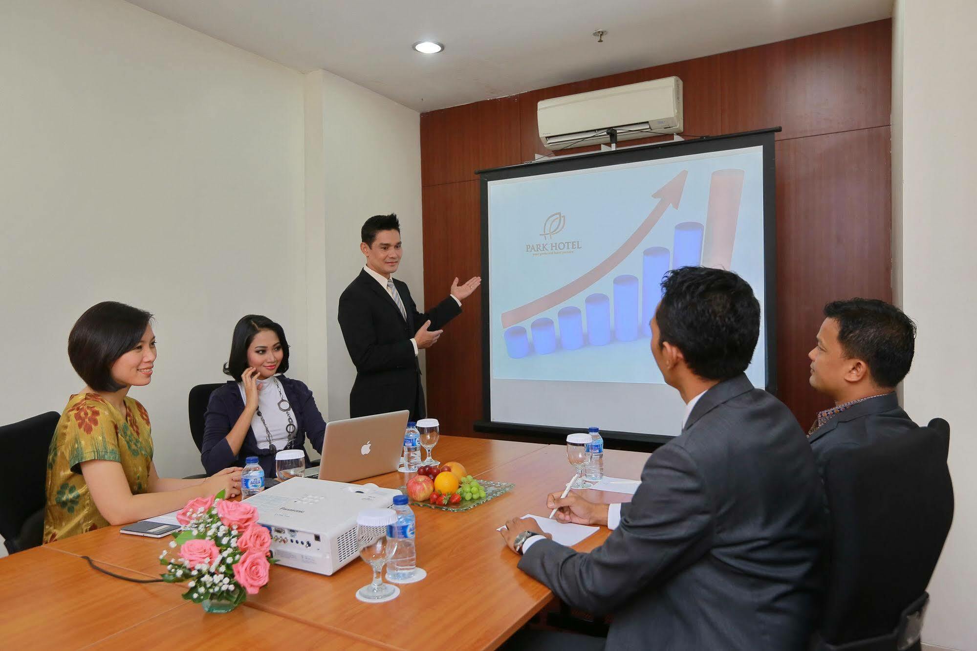 Park Hotel Cawang Yakarta Exterior foto